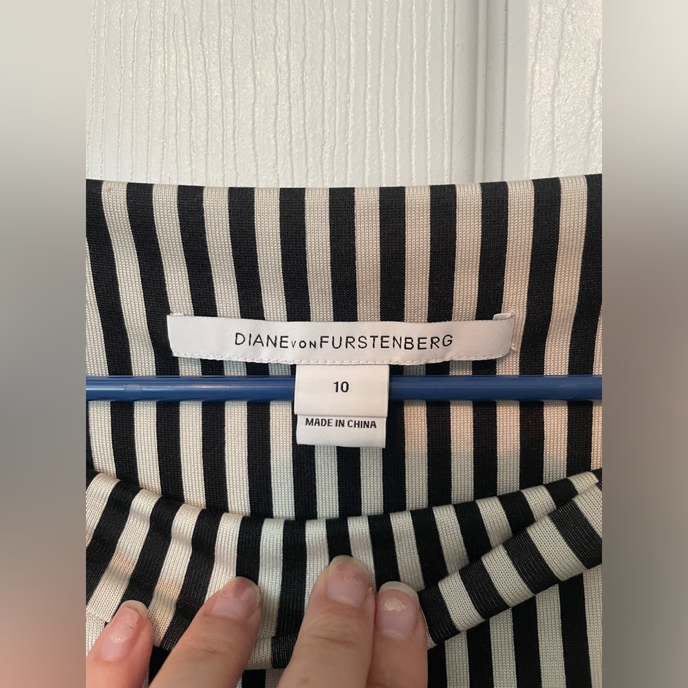 Diane von Furstenberg Ruri Sailor Chevron Silk shift dress. - Picture 3 of 5